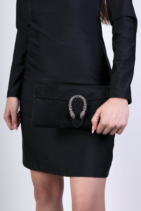 Clutch negro con broche Dionysus de Gucci